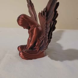 Kneeling praying angel