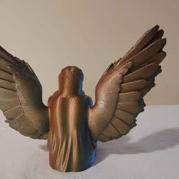 Kneeling praying angel